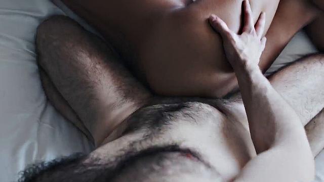 Татуированный жеребец получает по полной от волосатого мачо