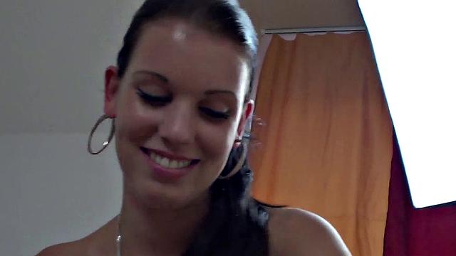 Angie Emerald Gets Sucks and Cum On Her Pussy