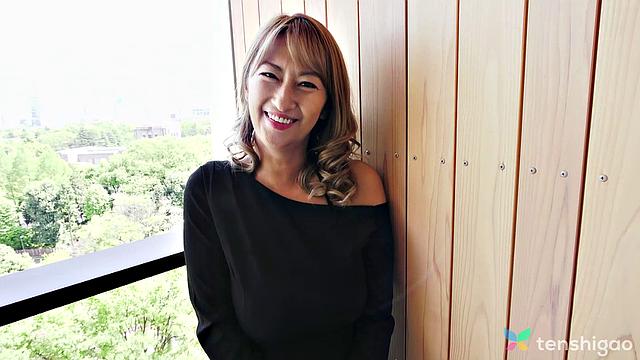 Married Rena Fukiishi is our Japanese amateur model today