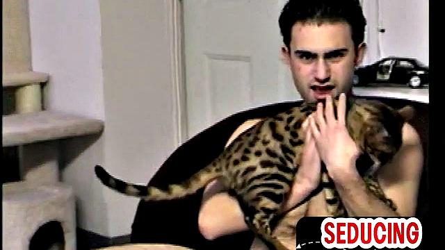 amateur guy enjoys gay blowjob