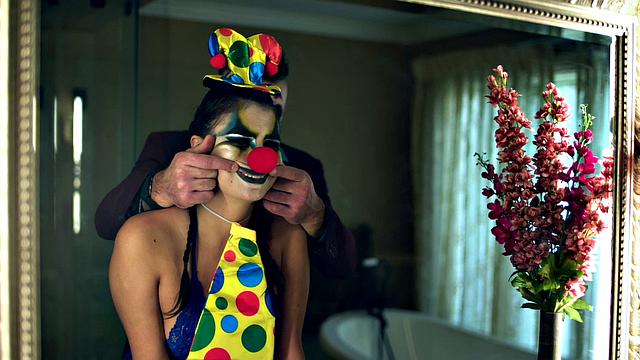 violet starr в образе джокера сосёт и трахается по-взрослому