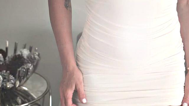 экс-плейбой модель Роббин Бэнкс раздевается и жестко дрочит себя