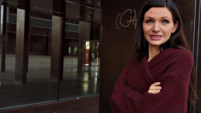 Pulled beauty fucked outdoors after getting picked up