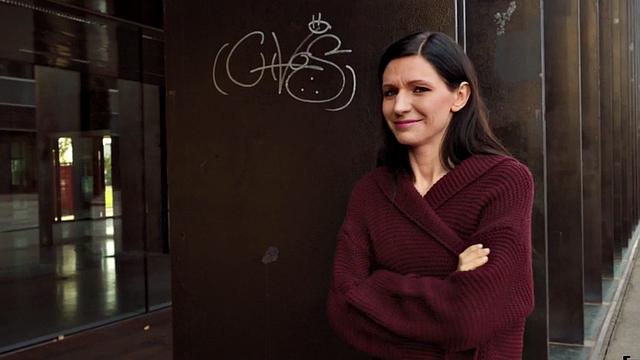 гладкая брюнетка трахается на природе с полным кайфом