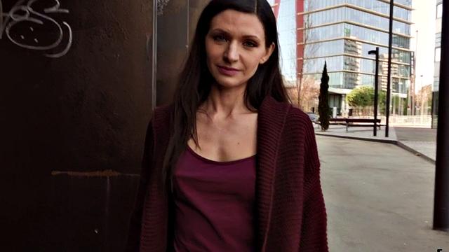 гладкая брюнетка трахается на природе с полным кайфом