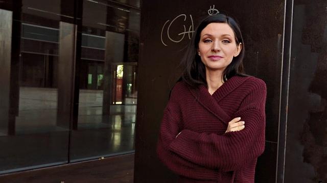 Pulled beauty fucked outdoors after getting picked up