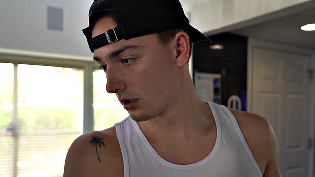 Gym hunk massages and fucks twink with muscle fetish