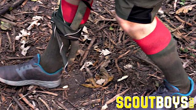 Рыжий скаут даёт мастер-класс по первой помощи - член вместо жгута