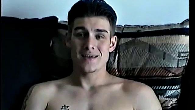 Анальный кунилингус и страсть между двумя мужчинами: Тони в центре внимания мужчины-активиста.