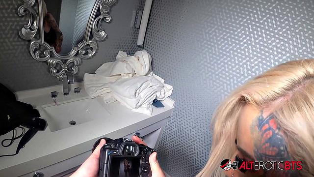 Evilyn Ink Grey Bathroom Photoset