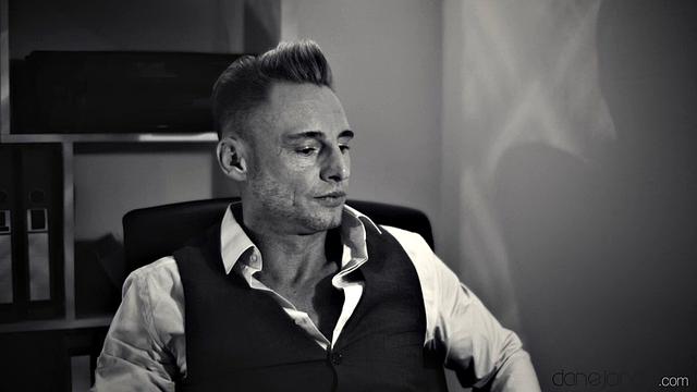 Jilted wife seeks private detective