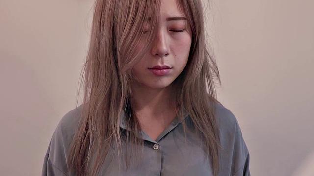 лин осталась дома, коллега пришёл и оттрахал её