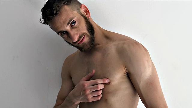 татуированный латинец сосет за деньги и получает в жопу