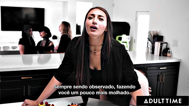 Белла Ролланд раздвигает ноги для Кира Нуар на глазах у всех - страсть между зрелыми женщинами в публичном месте!