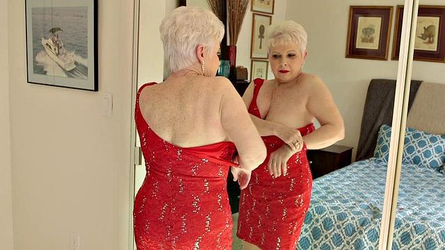 Jewel is 66. Her granddaughter's boyfriend is 24.