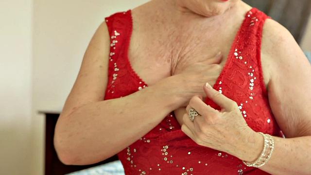 Jewel is 66. Her granddaughter's boyfriend is 24.