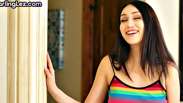 Stunning lesbo babes scissoring and pussylicking in 69 pose