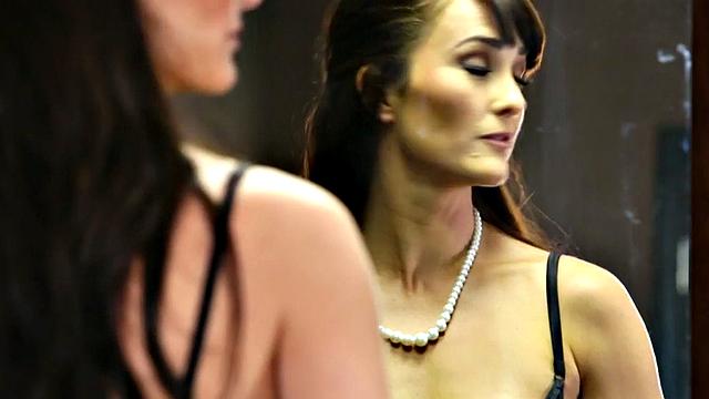 Squirting hairy dyke seduced by bootylicious lez