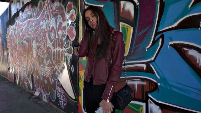 Picked up babe riding stranger outdoor for cash