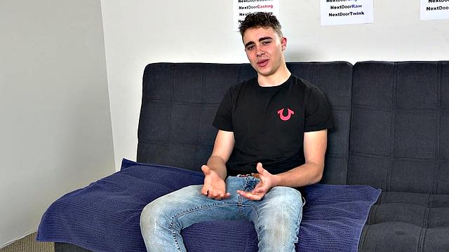 Sturdy stud wanks hard and cums after casting