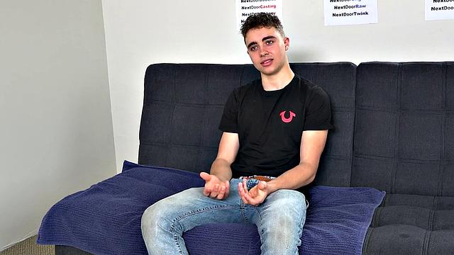 Sturdy stud wanks hard and cums after casting