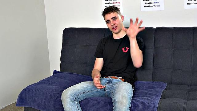 Sturdy stud wanks hard and cums after casting