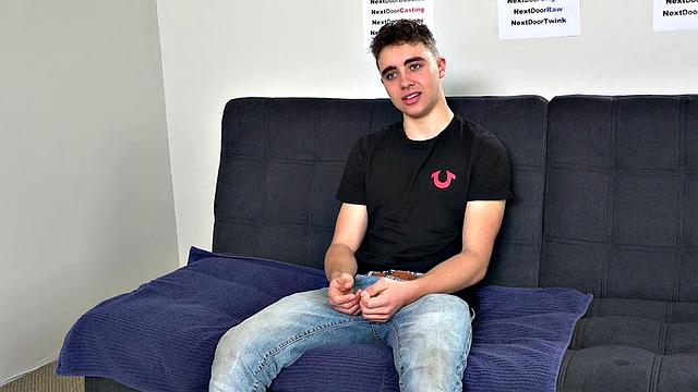 Sturdy stud wanks hard and cums after casting