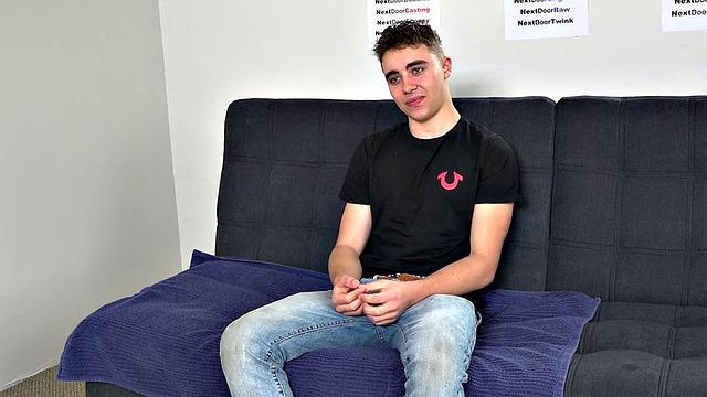 Sturdy stud wanks hard and cums after casting