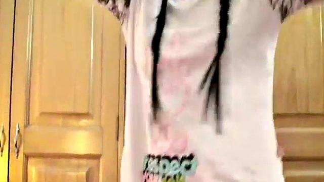 Tessa Masturbates in Close Up