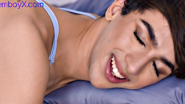 Cockhungry fem deepthroating