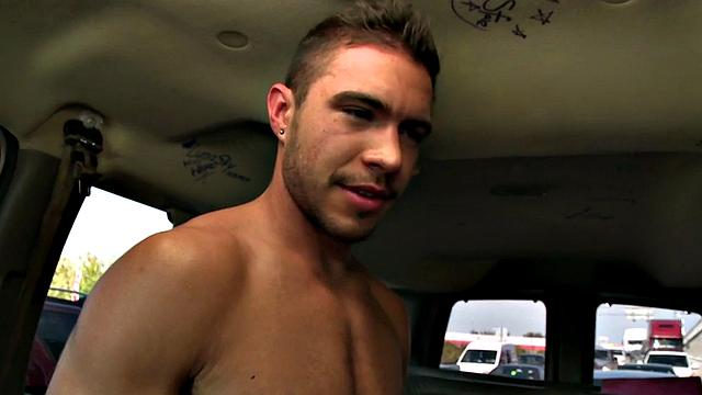 Pulled i nstud cums on gay ass in tricky pickup bus