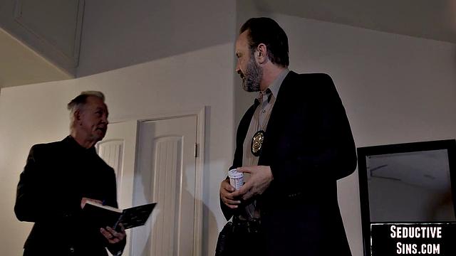 Naughty horny babe gets pussyfucked