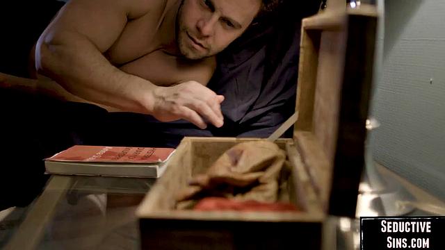 Naughty horny babe gets pussyfucked