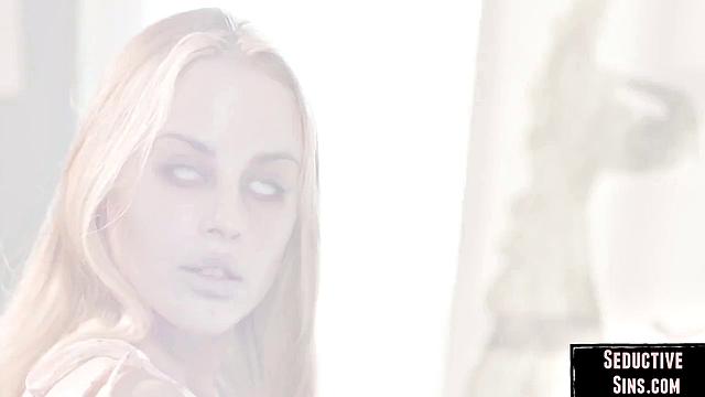 Naughty horny babe gets pussyfucked