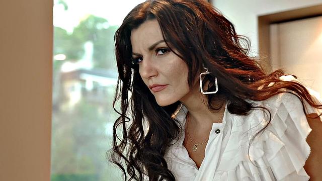 A Threesome in the Room