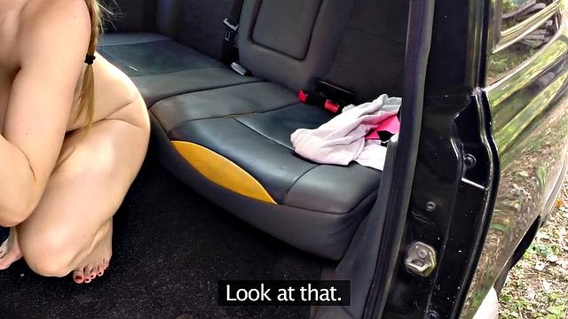 Eats pussy in taxi with a sexy fitness babe and her tattoos