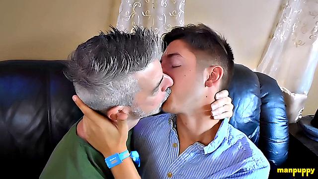 Steamy Gay Kisses 44 - Devin Jones, Richard Lennox