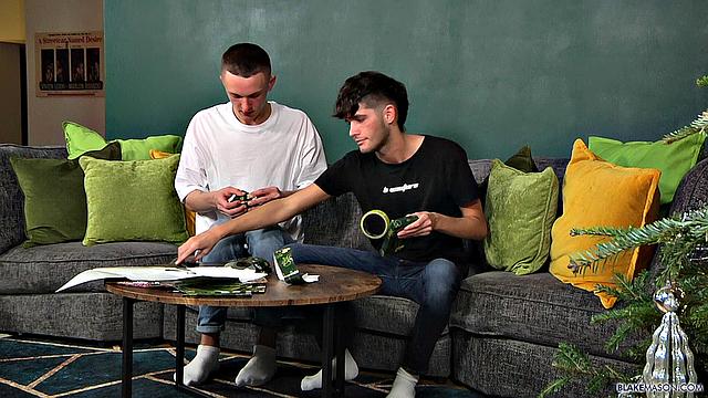 Даже член обмотан - Тим Готтфрид и Малахаи Купер