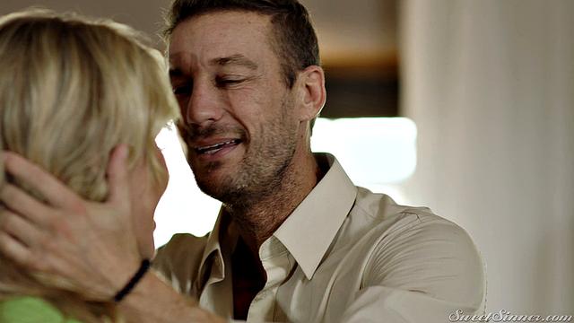 Скарлетт Сейдж крутит левые интрижки: в постели шум, смех и кудри