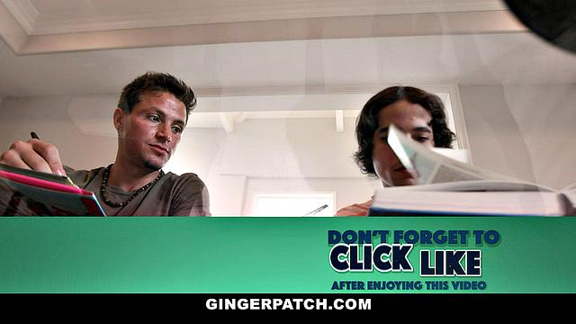 Смотри, как рыжая сосет и получает двойное удовольствие