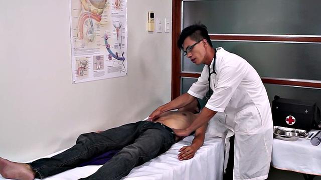 Orient twink fingered and rimmed by doctor in infirmary