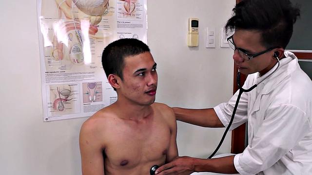 Orient twink fingered and rimmed by doctor in infirmary