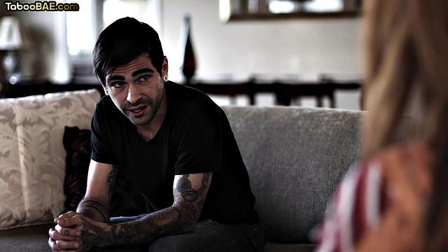 рыжая красотка трахается с парнем раком