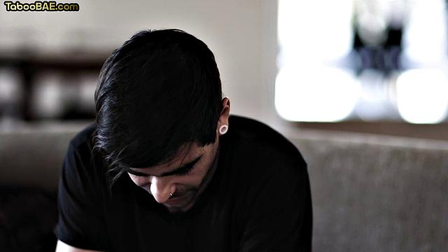 рыжая красотка трахается с парнем раком