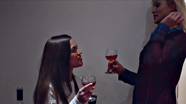 Alyssa Reece And Cherry Kiss - Life Inside A Glass
