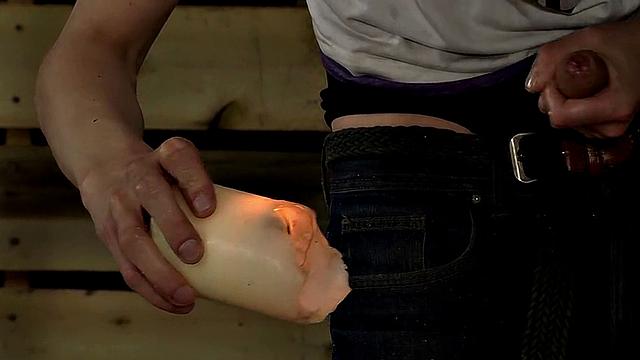 Новенького парня используют для дрочки ногами - Крис Янсен и Эштон Брэдли