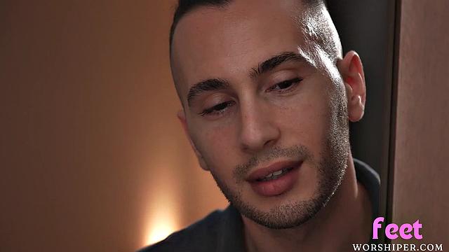 Блондинка с шикарной жопой страстно трахается с любовником на камеру, не может остановиться и просит ещё жёстче.