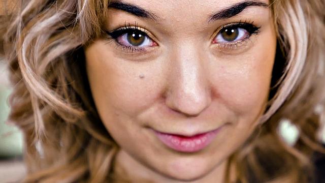 жаркая рыжая не может удержаться от страсти с любовником