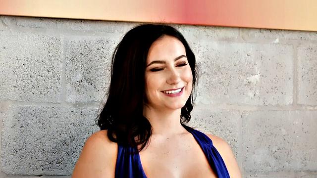 1st time curvy babe gets her pussy pounded on camera