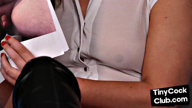 Госпожа на каблуках унижает коротыша, лузер только радуется